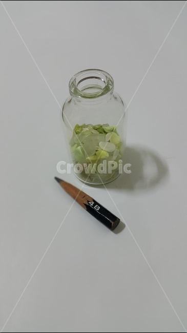 병,조각,4b,작은,4b연필,학용품,문구류,사무용품,school supplies,stationery,office supplies