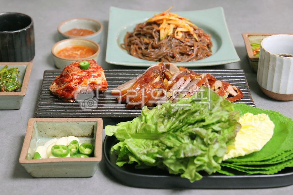 요리,플레이트,플레이팅,고기,보쌈,상추,김치,막국수,족발,쌈,한식,음식,식재료,요리,food,cook,meal,dishes,food reserves