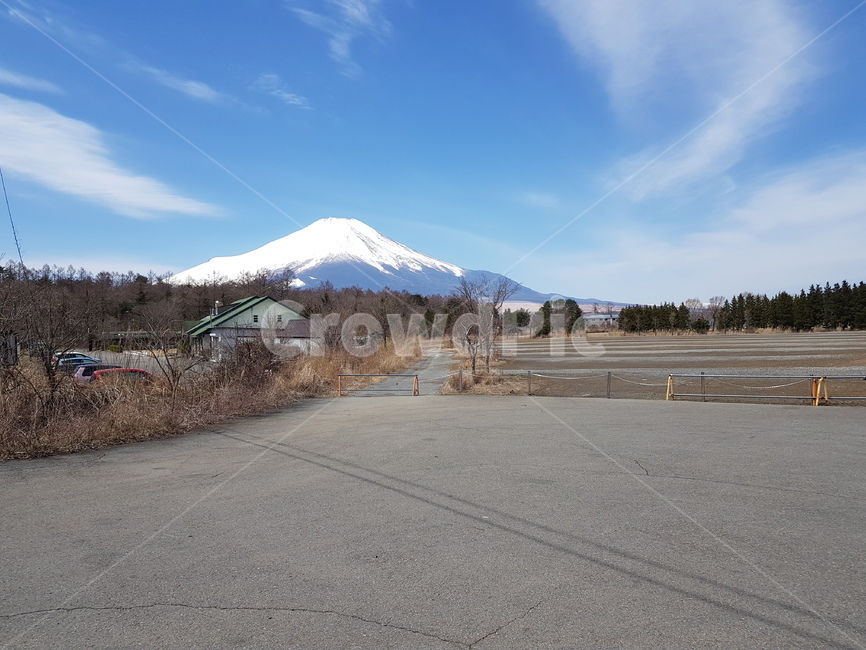 후지산,눈덮힌후지산,맑은후지산,후지산운동장,겨울후지산,하늘,파란하늘,맑은하늘,눈,산,겨울산,구름