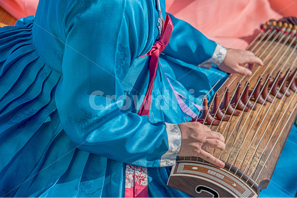 outdoor wedding,string instrument,Gayageum,traditional wedding,Gayageum performance,Wedding ceremony,hanbok,koreamusic,Korean musical instrument,koreawedding,Han bok,wedding,hand