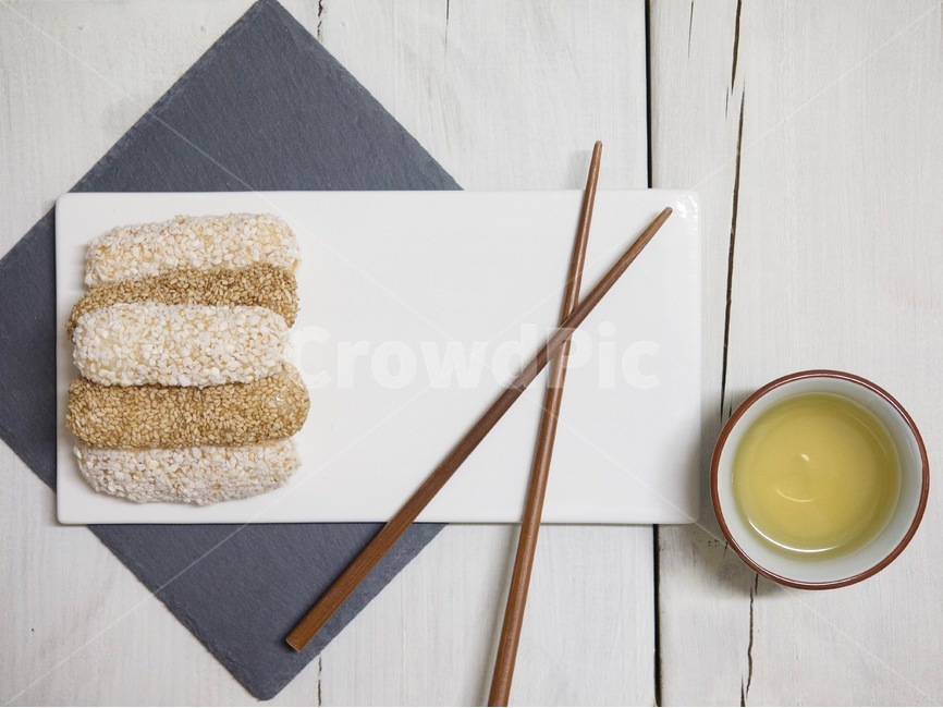 유과,한과,추석음식,설날음식,다과,한국음식,한국음식,식품,한식,한국문화,음식,한국,배경,건강한식생활,웰빙,문화,아시아,아시아음식,접시,전통,설날,추석,젓가락,녹차,꺠,쌀과자,과자,한국전통과자,전통과자,한국과자,음식,식재료,요리,food,cook,meal,dishes,food reserves,한식,한국음식,한국요리,korean food,korean dishes,korean meal,korean cook,디저트,간식,후식,dessert,snack