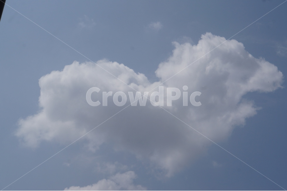 뭉게구름,하트구름,예쁨,파랑하늘,봄,자연,풍경,nature,landscape,outdoors,옥외,sky,하늘,weather,날씨,cloud,구름,cumulus,적운