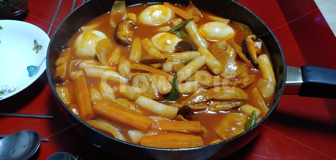 엄마밥,떡볶이,요리,음식,계란,달걀,떡,당근,버섯,오뎅,접시,숟가락,젓가락,냄비,맛있는,입맛