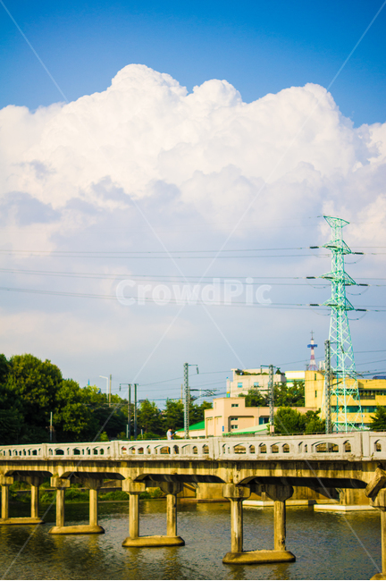 하늘,구름,뭉게구름,풍경,다리,교각,송전탑,강,마을,sky,cloud,landscape,bridge,river,town