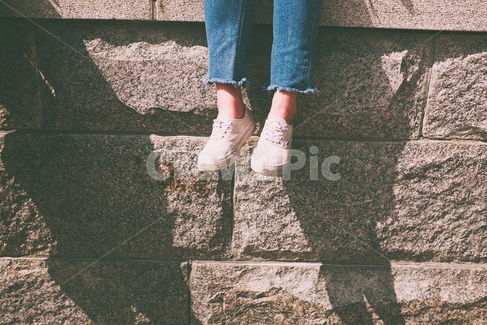 감성사진,신발,여자,봄,청바지,필름,색감,emotion,shoes,girl,spring,jean,film,color,사람,인물,인간,human,person,신체일부,몸,body,패션스타일,의상,fashion,style,감성,sensible,feeling