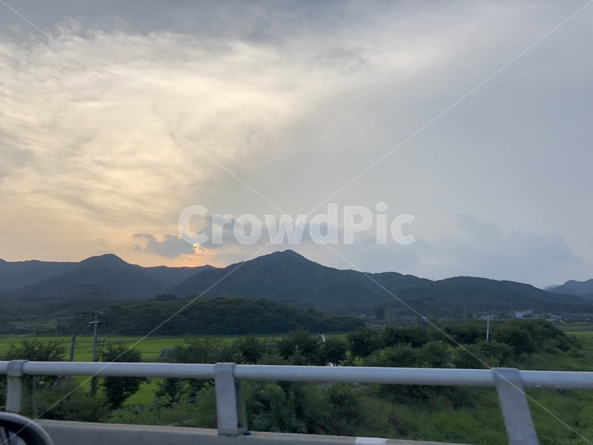 하늘,노을,산,구름,드라이브,자연,풍경,nature,landscape,handrail,난간,banister,railing
