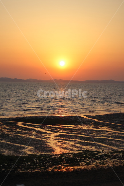 일몰,해,저녁,맑음,바다,자연,풍경,nature,landscape,해변,바다,beach,sea,sunlight,햇빛,outdoors,옥외,dusk,황혼,dawn,새벽,red sky,붉은 하늘,sky,하늘,sunset
