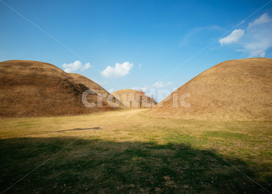 경주,왕릉,무덤,가을하늘,유적지,자연,풍경,nature,landscape,field,들,grassland,목초지,outdoors,옥외,mound,투수판