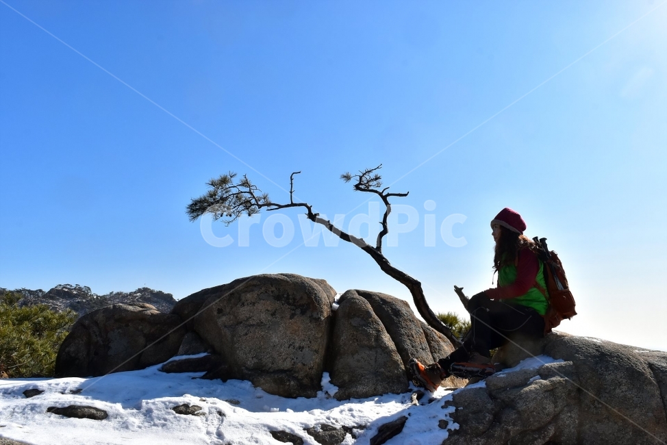 관악산,풍경,겨울,자연,눈,스포츠,등산,산행,nature,snow,겨울풍경,느낌,아름다운,신비로운,경이로운,기암,바위,암봉,암릉,다큐,필,힐링,명산,landscape,winter,season,트레킹,100대명산,인기명산,조망,전망,정부청사,6봉,수목원능선,바윗길,암릉길,명품송,소나무,한국자연풍경,한국자연경관,korea,관양능선,팔봉능선,국기봉,겨울,계절,winter,season,자연,풍경,nature,landscape,한국자연풍경,한국자연경관,korea nature landscape,사람,인물,인간,human,person,여성,여자,woman,female,lady,여행,휴가,traveling,vacation,trip,스포츠,레저,운동,sports,leisure,exercise,outdoors,옥외