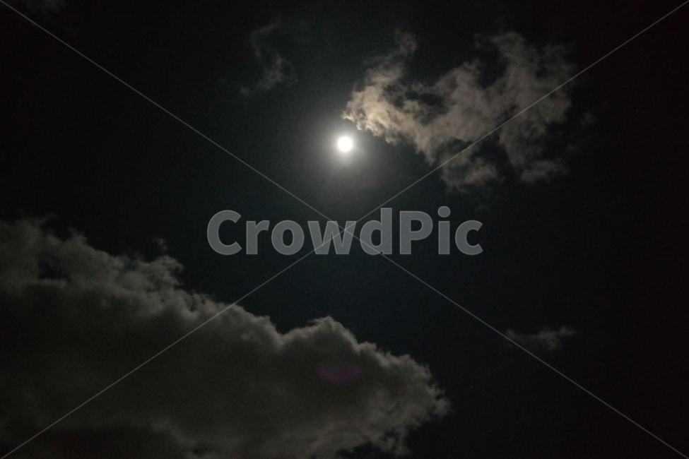 달,moon,밤,구름,cloud,달빛,하늘,자연,풍경,nature,landscape,야경,밤,nightscape,night,outdoors,옥외