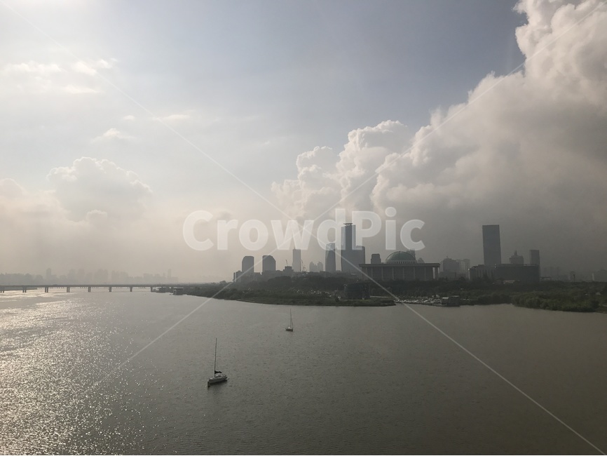 한강,맑음,배,빌딩,서울,도시,풍경,city,landscape,한국도시풍경,한국도시경관,korea cityscape,weather,날씨,nature,자연,boat,보트,transportation,교통,vehicle,차량,outdoors,옥외