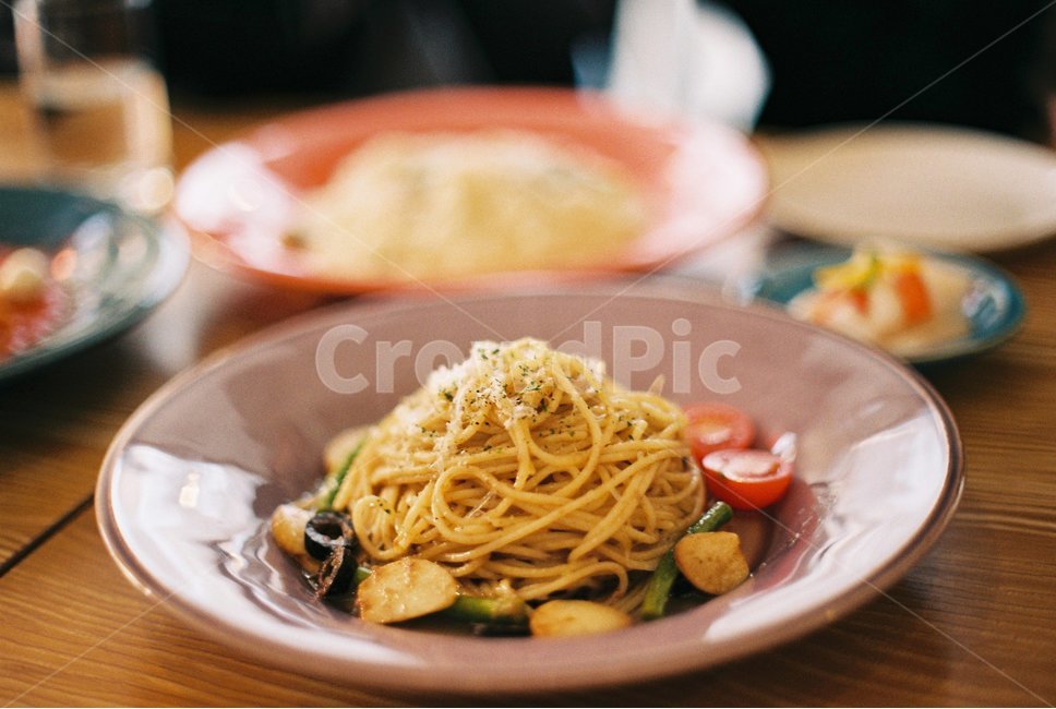 음식,파스타,오일파스타,알리오올리오,필름,필름사진,레스토랑,food,dish,meal,pasta,oilpasta,aglioeolio,감성,감성사진,film,음식,식재료,요리,food,cook,meal,dishes,food reserves,면류,면요리,noodles,양식,서양음식,서양요리,western food,western dishes,western meal,western cook