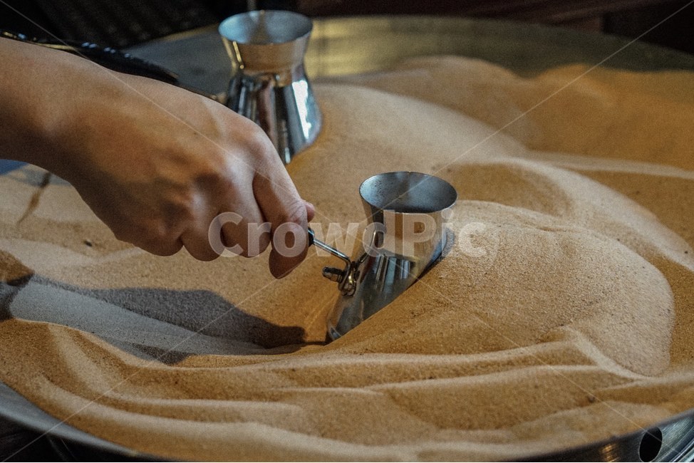 모래커피,커피,샌드커피,원두,커피추출,coffee,카페,사람,인물,인간,human,person,신체일부,몸,body,커피,카페,coffee,cafe