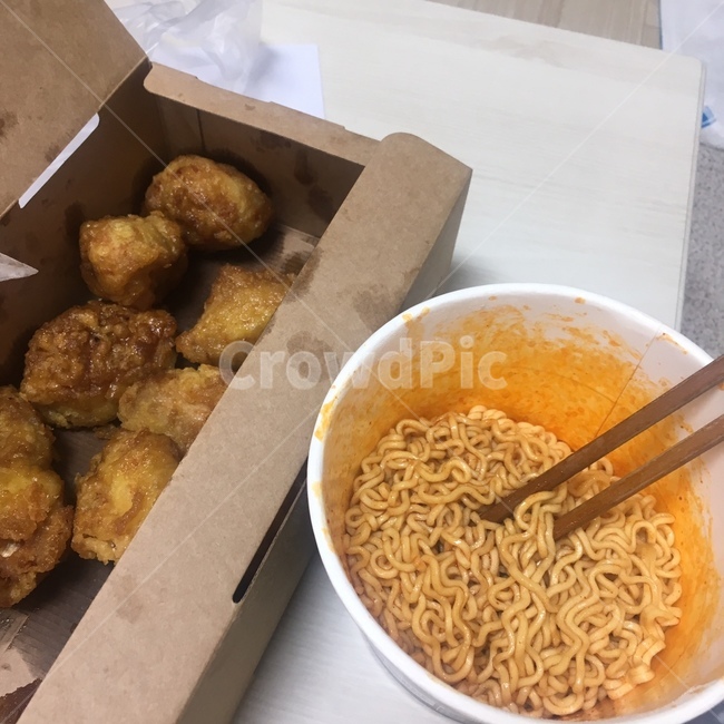 야식,food,meal,치킨,불닭볶음면,불닭볶음면,음식,자취생,혼밥