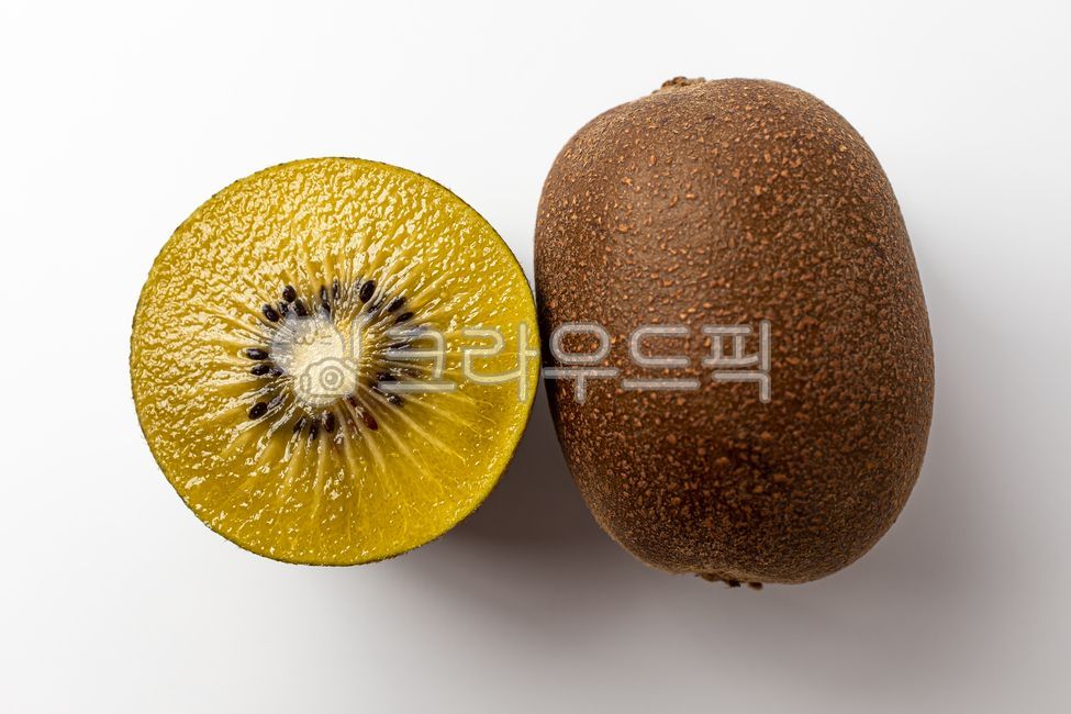close up,ingredient,fruit,snack,yellow,vegetarian diet,raw,food,meal,Kiwi,dessert,gold kiwi,grocery,Food Ingredients,ingredients,sweet