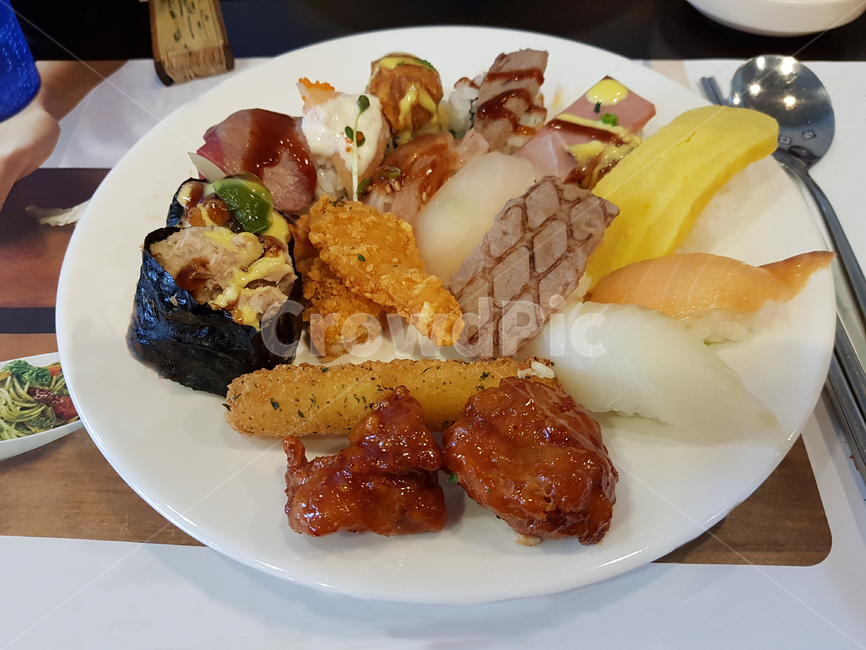 초밥,뷔페,buffet,양념치킨,연어,계란초밥,치즈스틱,광어초밥,sushi,음식,food