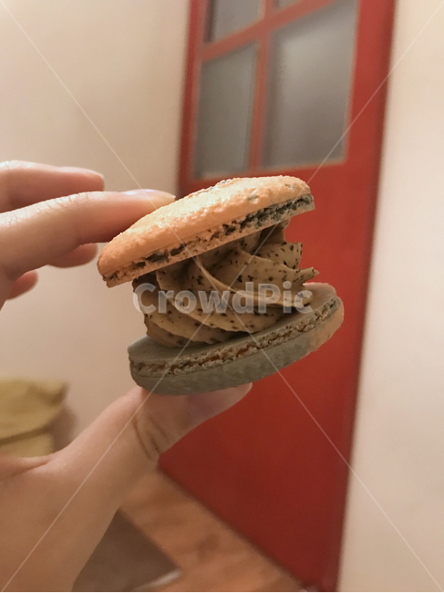 음식,food,마카롱,디저트,초코마카롱,맛집,먹음직,손가락,꼬끄,필링,카페