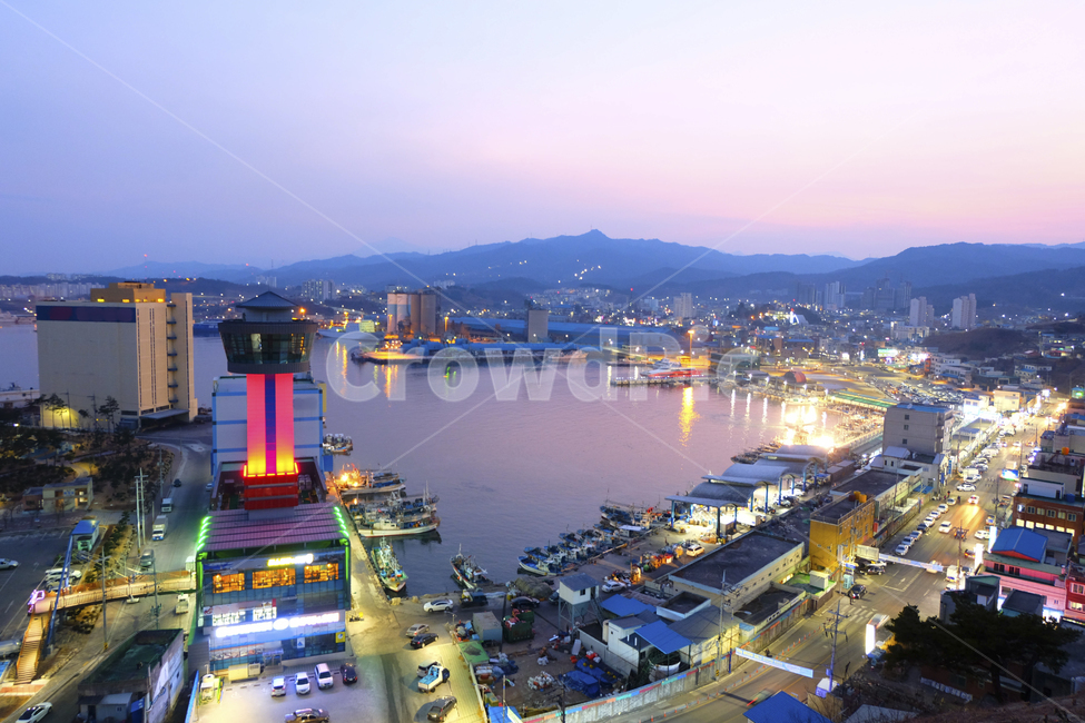 묵호항,바다,주차장,도로,바닷가도로,어선,마을,바닷가마을,배,선박,야경,밤,풍경,nightscape,night,landscape,도시,city,한국도시풍경,한국도시경관,korea cityscape,nature,자연,경치,outdoors,옥외,water,물,scenery,road,waterfront,워터 프론트