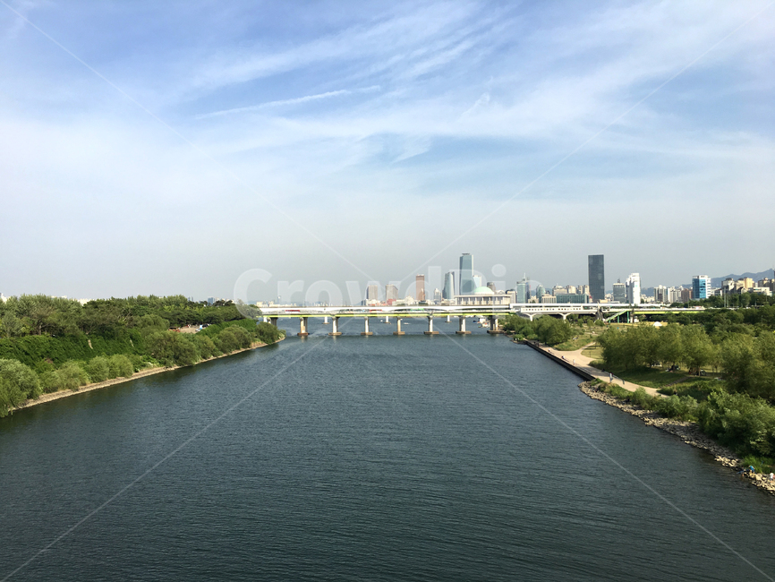 한강,한강둔치,다리,도시,서울,건물,맑음,푸른,하늘,hangangriver,riverside,bridge,city,seoul,building,도시,풍경,city,landscape,한국도시풍경,한국도시경관,korea cityscape,water,물,outdoors,옥외,nature,자연