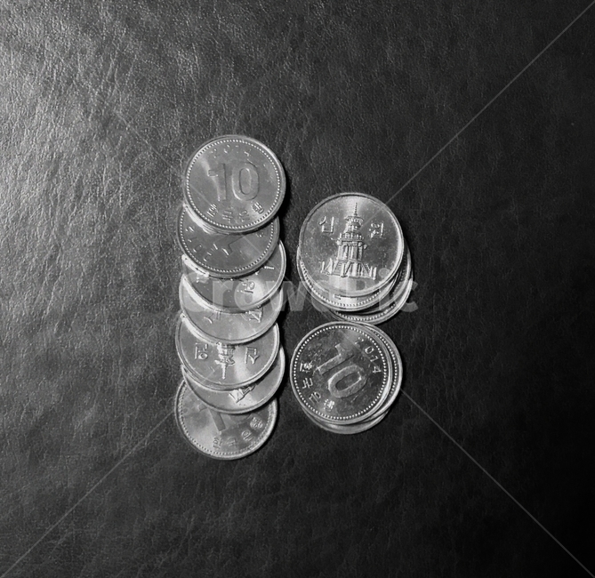 비용,십원,동전사진,윤리,적금,은행,저금,재테크,경제적인,money,coin,investment,copper,chink,흑백,금융,돈,finance,banking,money