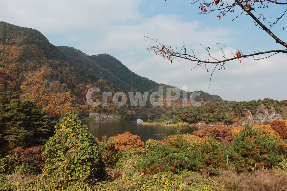 nature,자연,outdoors,옥외,유람선,저수지,가을,단풍,가을,계절,fall,autumn,season