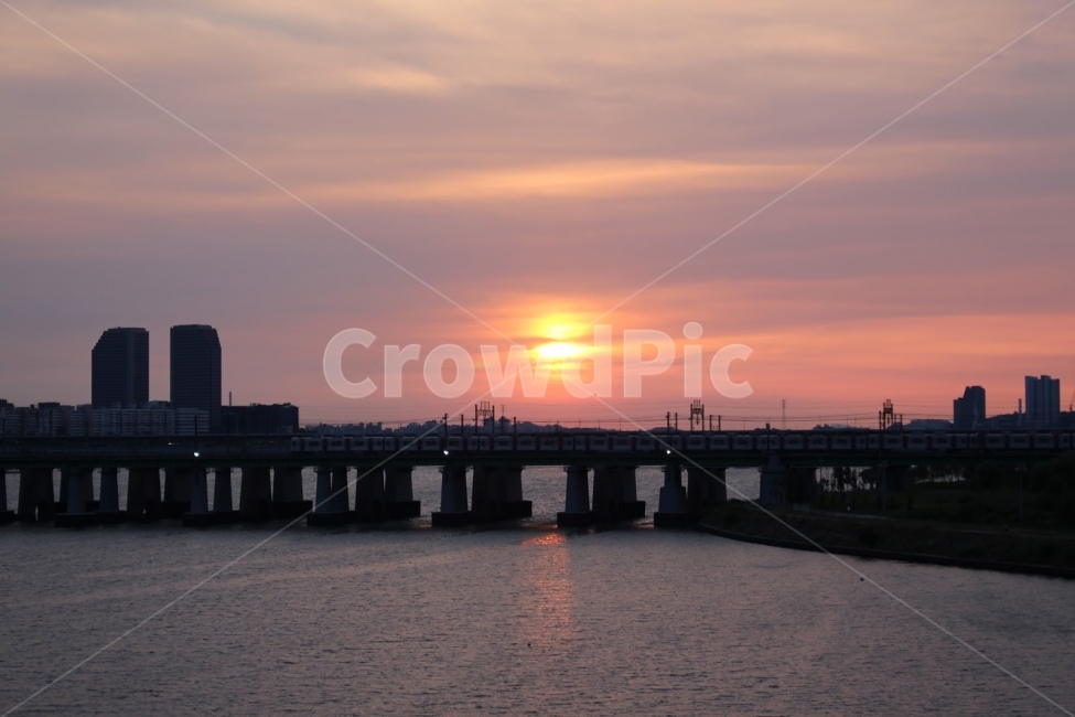 한강,한강다리,노을,여의도,한강철교,도시,풍경,city,landscape,한국도시풍경,한국도시경관,korea cityscape,교통,교통수단,traffic,transportation,water,물,waterfront,워터 프론트,pier,교각,dock,독,port,포트