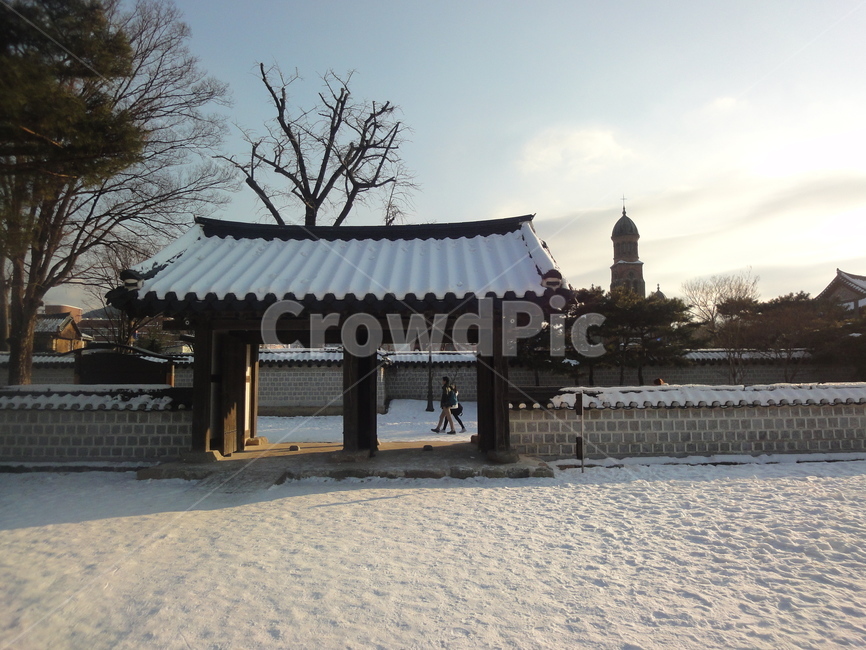 겨울,한옥,눈,전통,기와,winter,snow,koreansytlehouse,oldhouse,oriental,house,tileroofedhouse,겨울,계절,winter,season,한국전통,한국문화,korean traditional,korean culture,건축물,건물외관,exterior,building,structure,architecture,construction
