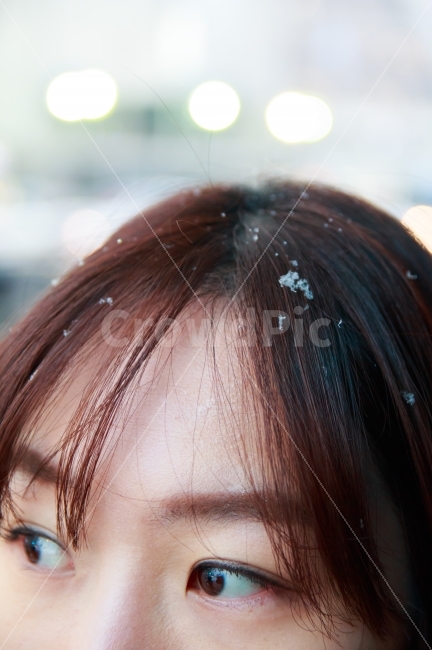 여성,화난,눈,눈동자,인물,표정,응시하는,눈매,쌍카풀,눈썹,얼굴,이마,여자,겨울,흐,희눈,냉정한,차가운,노려보는,외면,겨울,계절,winter,season,사람,인물,인간,human,person,여성,여자,woman,female,lady,감정표현,기분,feeling,emotion