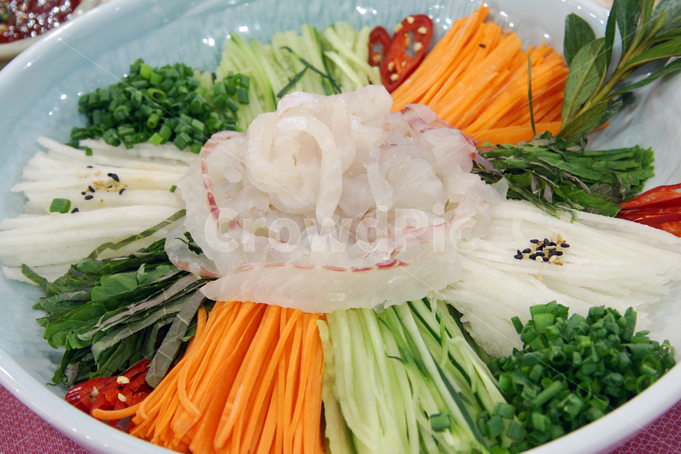 물회,회,해산물,해물,생선,포항,포항물회,야채,채소,음식,요리,한식,한국,한국음식,당근,오이,무,무우,생선회,음식,식재료,요리,food,cook,meal,dishes,food reserves,수산물,해산물,fishery products,seafood