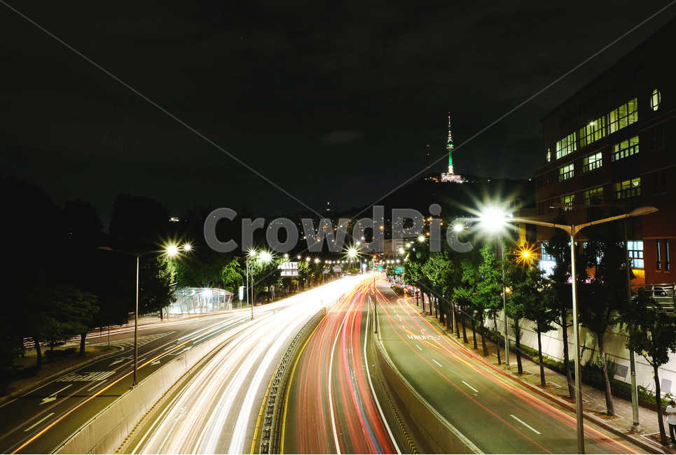 야경,육교,남산,남산타워,서울,seoul,namsan,nightview,장노출,야경,밤,풍경,nightscape,night,landscape,교통,교통수단,traffic,transportation,road,도로,freeway,고속 도로,highway,고속도로