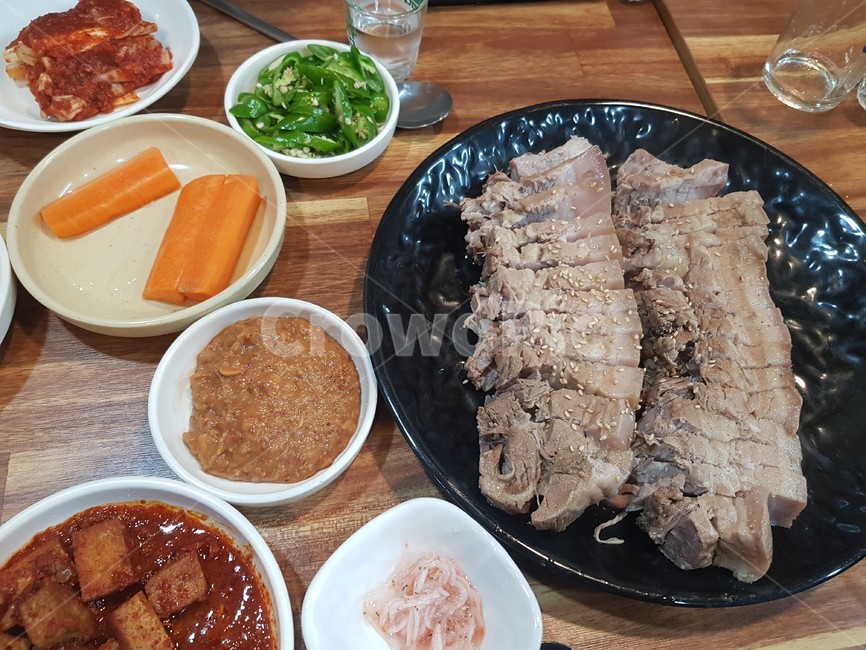 수육,고기,돼지고기,안주,삶은고기,삶은돼지고기,음식,식사,요리