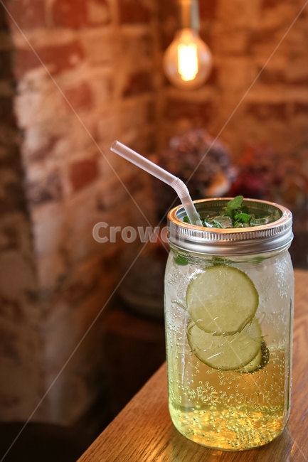 diner,fruit,red brick,ice,bottle,gourmet restaurant,apple mint,mojito,lemon,mason jar,slice,beverage,jar,brick,glass,cool,restaurant,lime,lemonade,straw,lime mojito,drink,maisonjar,cafe,refreshing,sweet,cup