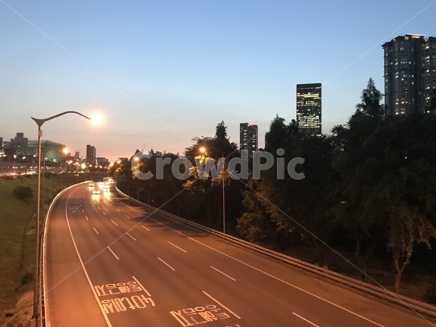 저녁,가로등,도로,여의도,빌딩,해질무렵,도시,자동차헤드라이트