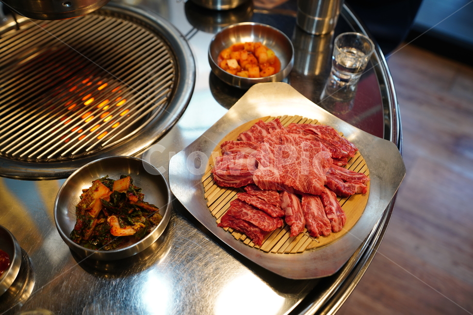 고기,한우,육류,육식,식사,먹방,술자리,안주,안주거리,구이,한식,소고기,먹거리,푸드,food,음식,음식,식재료,요리,food,cook,meal,dishes,food reserves,육류,고기,meat