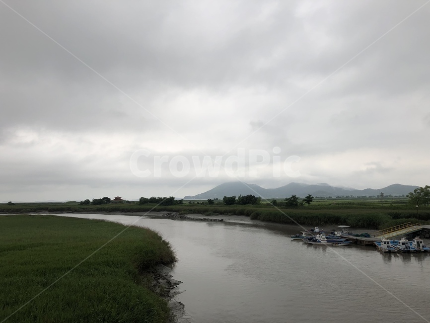 ditch,도랑,water,물,outdoors,옥외,nature,자연,강,습지,하늘,구름,먹구름,잔디,나무,숲,산,갈대,밭,공원,생태공원,자연,풍경,nature,landscape