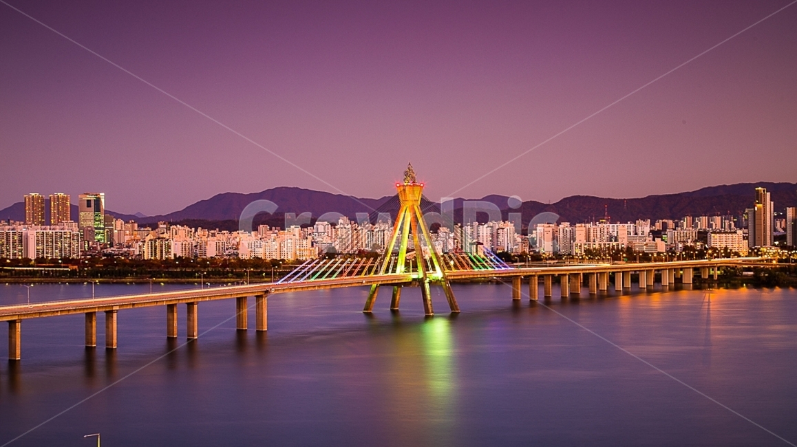 한강,야경,다리,건물,조명,building,bridge,river,hanriver,강변,water,waterfront,워터프론트,야경,밤,풍경,nightscape,night,landscape,도시,city,한국도시풍경,한국도시경관,korea cityscape