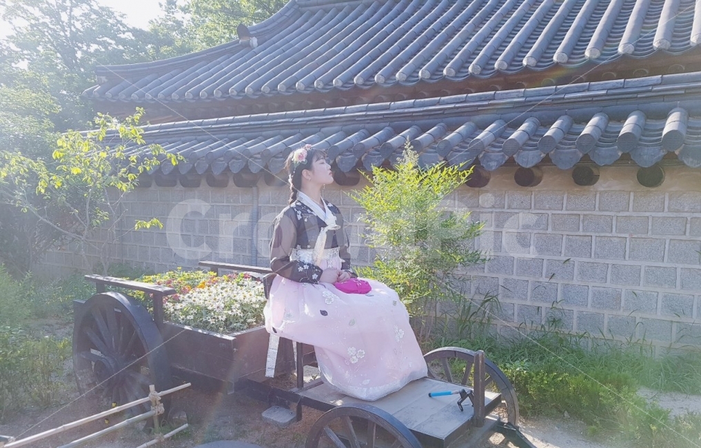 여행,전주,한복,인물사진,단아함,기와,한국전통,한국문화,korean traditional,korean culture,한복,한국전통의상,hanbok,korean traditional clothes,사람,인물,인간,human,person,여성,여자,woman,female,lady