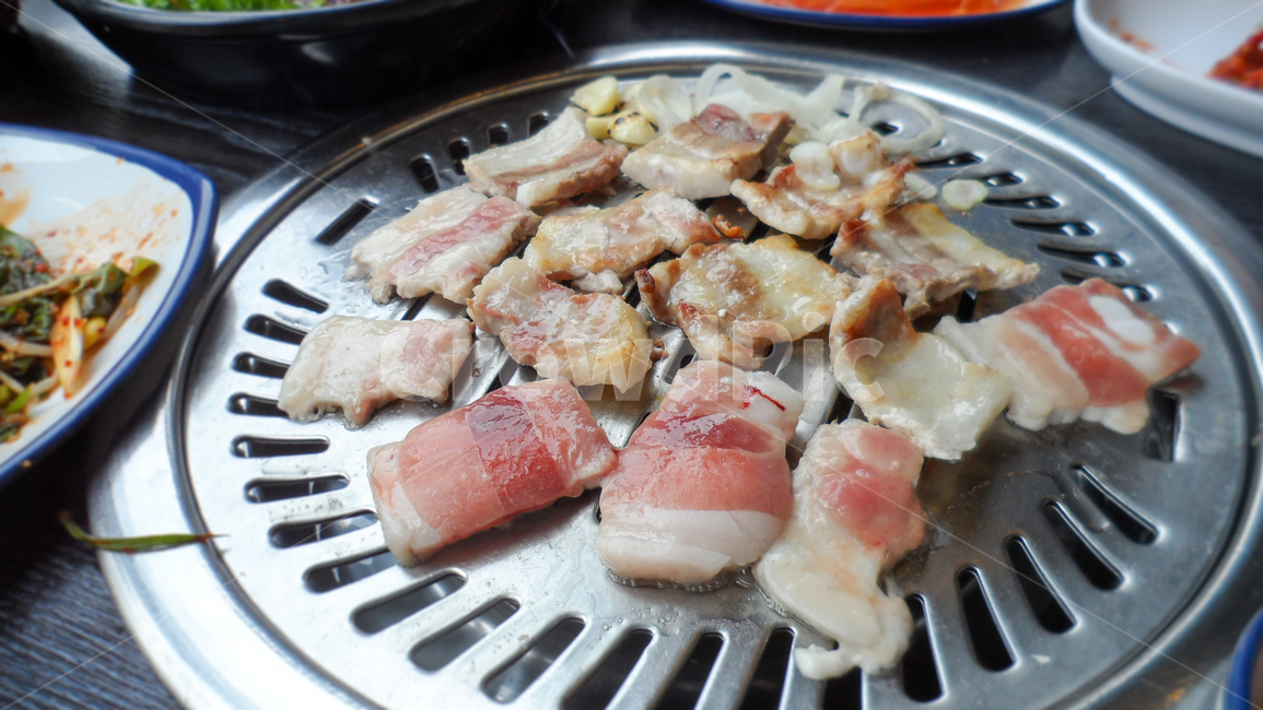 돼지고기,삼겹살,불판,고기집,고깃집,구이,돼지구이,음식점,음식,식재료,요리,food,cook,meal,dishes,food reserves,육류,고기,meat,한식,한국음식,한국요리,korean food,korean dishes,korean meal,korean cook