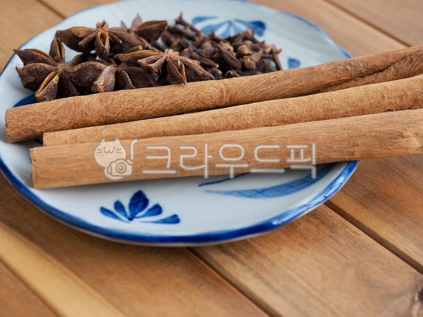 스타아니스홀,향신료,팔각,팔각향,별모양,아니스,인도음식,향기,음식,유기농,요리,요리재료,갈색,중국음식,아시아음식,건조식품,식물,향료,staranisehall,spice,octagon,octagonal,starshape,anise,indianfood,scent,food,organic,cooking,cookingingredients,brown,chinesefood,asianfood,dryfood,plant,spices,정향,계피,시나몬