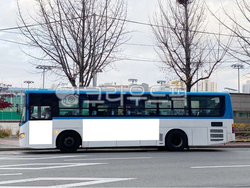 버스,버스광고,목업,목업이미지,광고,광고판,차량광고,시내버스광고,부착광고,옥외광고,판넬,비즈니스,상업광고판,도시배경,사인보드,상업광고,커머셜,비어있는,프레임,광고디자인,빈공간,배경,바탕,백그라운드,사각형광고판,차량,교통수단,bus,busadvertisement,mockup,mockupimage,billboard,vehicleadvertisement,citybusadvertisement,advertisement,outdooradvertisement,panel,business,commercialbillboard,citybackground,signboard,commercialadvertisement,commercial,free,frame,advertisingdesign,emptyspace,background