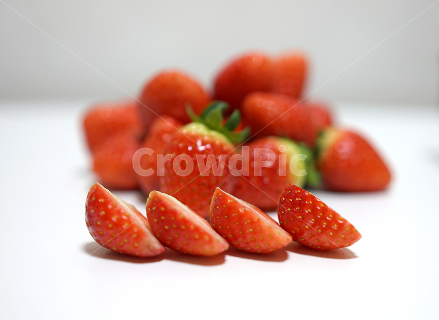 딸기,strawberry,과일,음식,겨울철과일,빨강,레드,red,베리,신선,스트로베리,음식,식재료,요리,food,cook,meal,dishes,food reserves,과일,열매,fruit