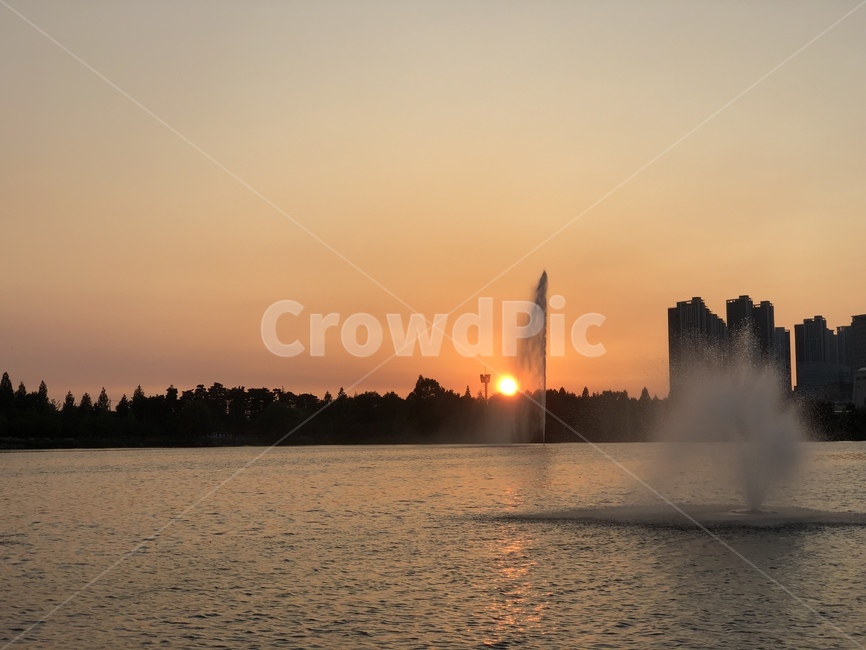 water,물,호수,노을,분수,해질녘,여름밤,낭만,감성,인공호수,석양,fountain,lake,sunset,nature,자연,도시,풍경,city,landscape