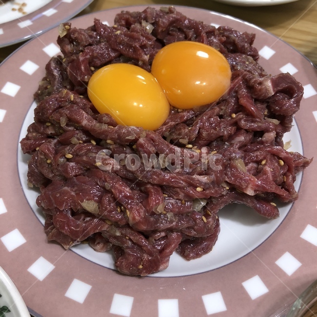 육회,달걀노른자,소고기,육회한접시,육회만들기