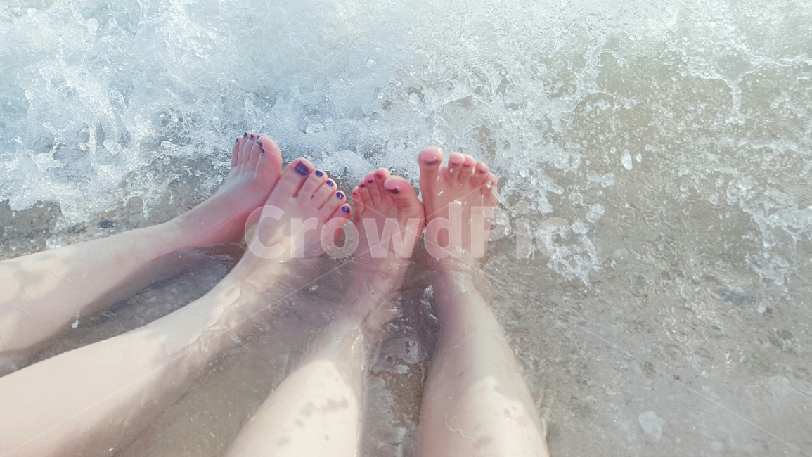 여름,바다,파도,시원함,청량,여름,계절,summer,season,해변,바다,beach,sea,사람,인물,인간,human,person,신체일부,몸,body,toe,발가락