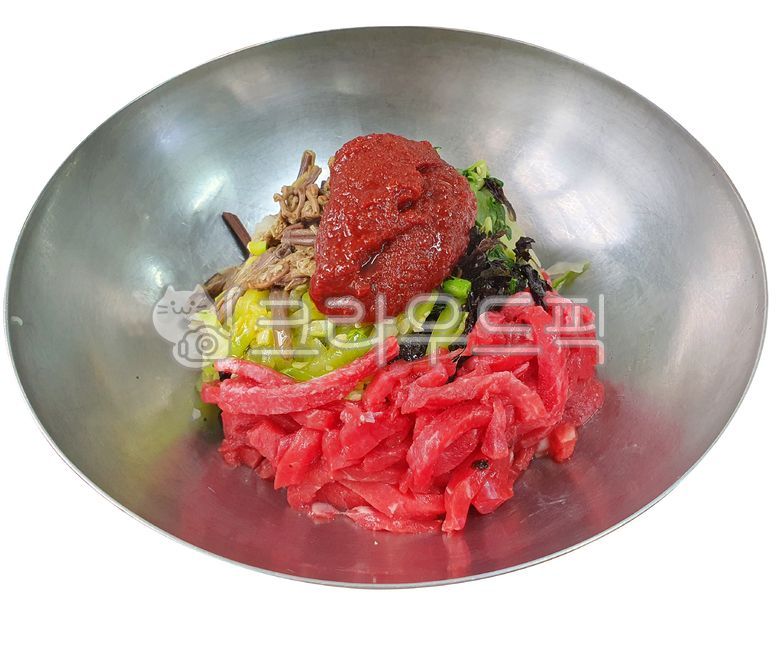 육회비빔밥,육회,비빔밥,소고기,생고기,고사리,호박,김,고추장,양념,고추장양념,한국음식,bibimbab,koreanfood,food,meal,cook,koreancook
