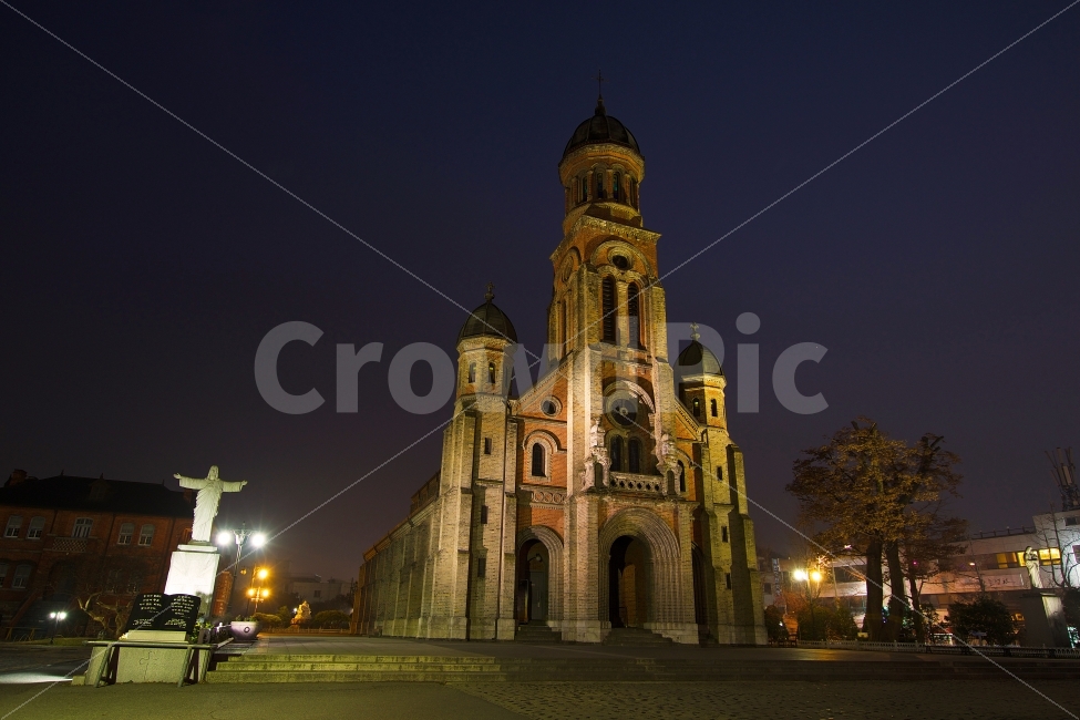 전주,전동성당,여행,한옥마을,풍경사진,야경,밤,풍경,nightscape,night,landscape,랜드마크,landmark,tourist attraction,한국전통,한국문화,korean traditional,korean culture,종교,신앙,religion,belief,faith,architecture,건축물,building,건물,tower,탑,spire,첨탑,steeple,뾰족한 탑
