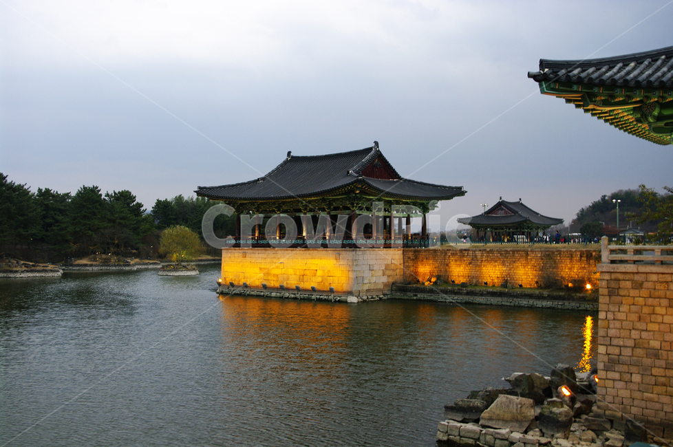 안압지,연못,경주,건축,지붕,traditional,전통,야경,밤,풍경,nightscape,night,landscape,한국전통,한국문화,korean traditional,korean culture,랜드마크,landmark,tourist attraction,한국랜드마크,한국관광지,한국명소,korea landmark,korea tourist attraction,건축물,건물외관,exterior,building,structure,architecture,construction