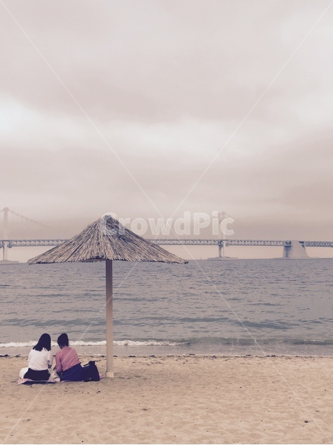 광안리,바다,여자뒷모습,여름,단둘이,바닷가,소풍,beach,girls,busan,부산,bridge