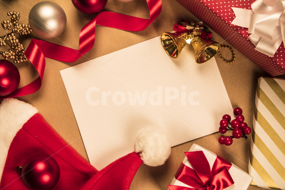 크리스마스,이벤트,겨울,쇼핑,선물,기념일,선물상자,포장,리본,소품,행사,촛불,초,장갑,제스쳐,크리스마스트리,눈송이,장식품,열매,불빛,빛,분위기,벙어리장갑,나뭇가지,손,배경,백그라운드,다울,겨울,계절,winter,season,기념일,축하,anniversary,congratulation,celebrate,celebration,메리크리스마스,성탄절,merry christmas,사물,물건,오브젝트,thing,object,matter,연출,컨셉,콘셉,direction,concept