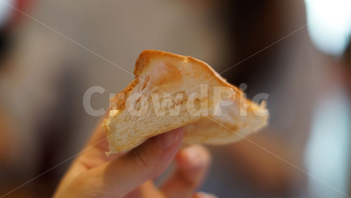 빵,레스토랑,음식,간식,점심,식사,bread,사람,인물,인간,human,person,음식,식재료,요리,food,cook,meal,dishes,food reserves,빵,bread,디저트,간식,후식,dessert,snack